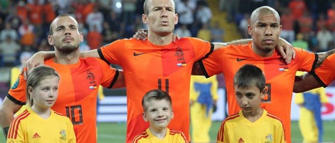 Sneijder,_Robben_and_de_Jong_Netherlands-Germany_Euro_2012[1]