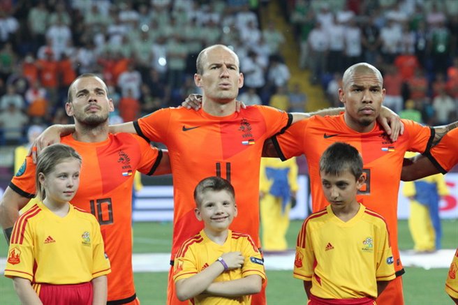 Sneijder,_Robben_and_de_Jong_Netherlands-Germany_Euro_2012[1]