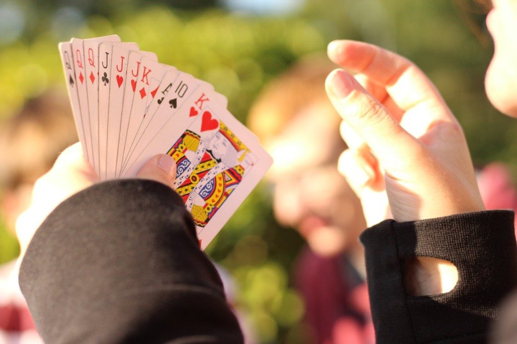 Spillekort på hånden